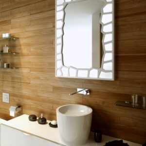 ESPEJO CON MARCO DE PLASTICO 77X102CM