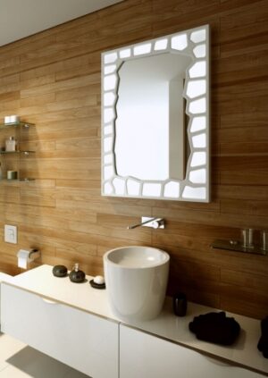 ESPEJO CON MARCO DE PLASTICO 77X102CM