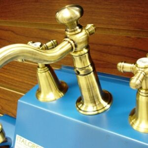 GRIFERIA DE LAVAMANOS DE 8" ANT BRASS ROYAL CW