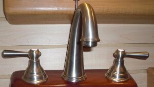 GRIFERIA DE LAVAMANOS 8" KINGSLEY