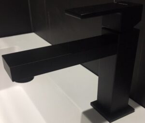 GRIFERIA DE BANO BAJA ERGO Q C/DESAGUE NERO OPACO NEWFORM