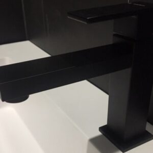 GRIFERIA DE BANO BAJA ERGO Q C/DESAGUE NERO OPACO NEWFORM