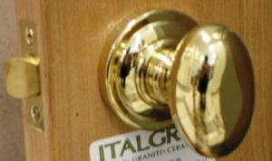 CERRADURA DE PASILLO EGG PVD