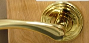 CERRADURA DE PASILLO ZAPHYR PVD