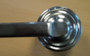 CERRADURA TITANIUM PRIVACY SATIN NICKEL DER